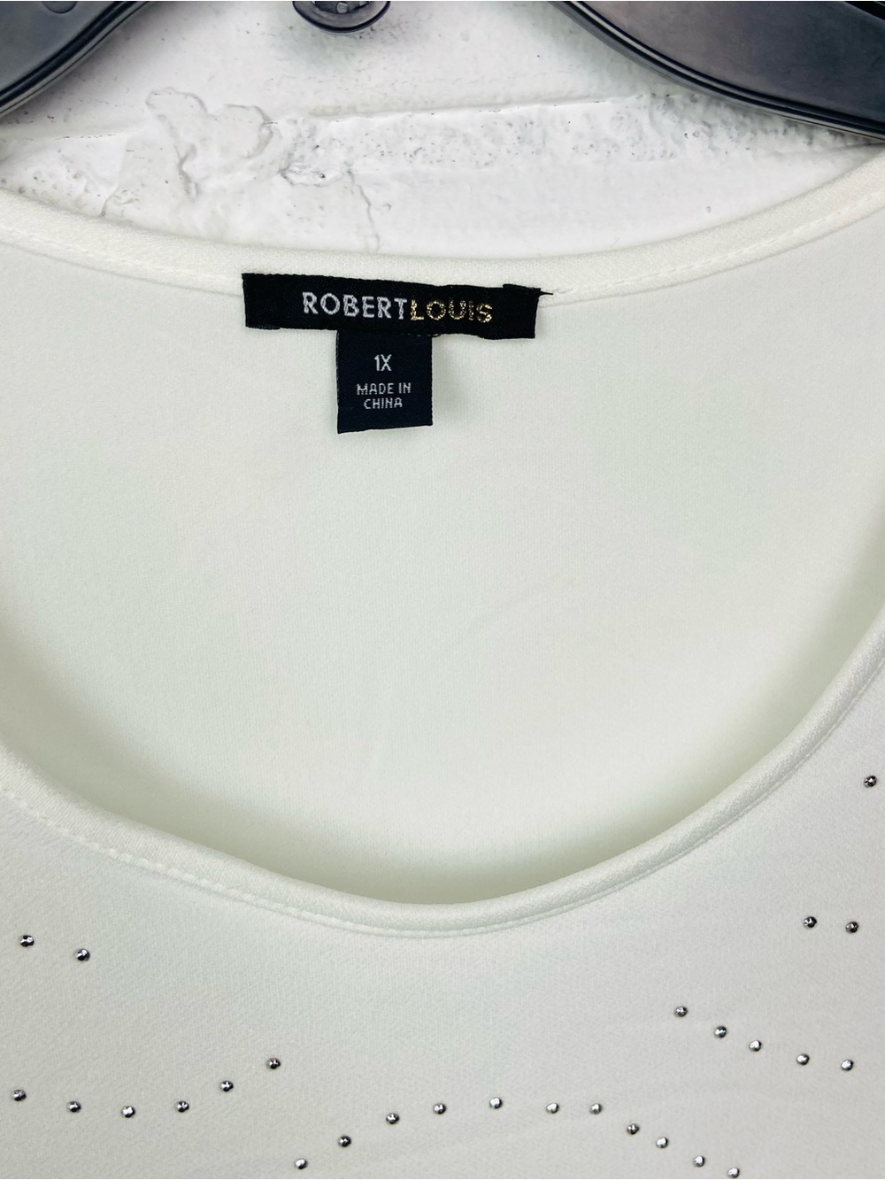 Robert Louis White Sleeveless Studded Wave-Pattern Tank size 1X - Picture 9 of 13